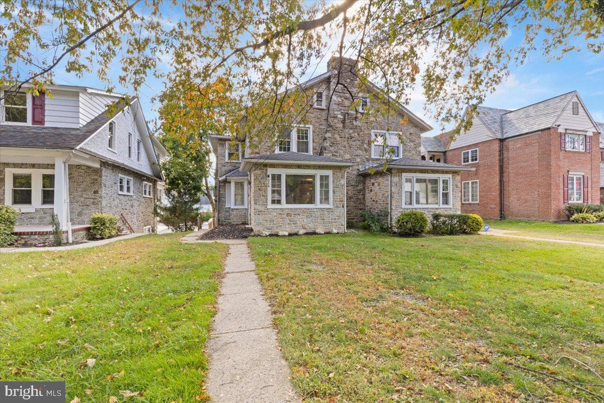 514 E Lancaster Avenue photo 2