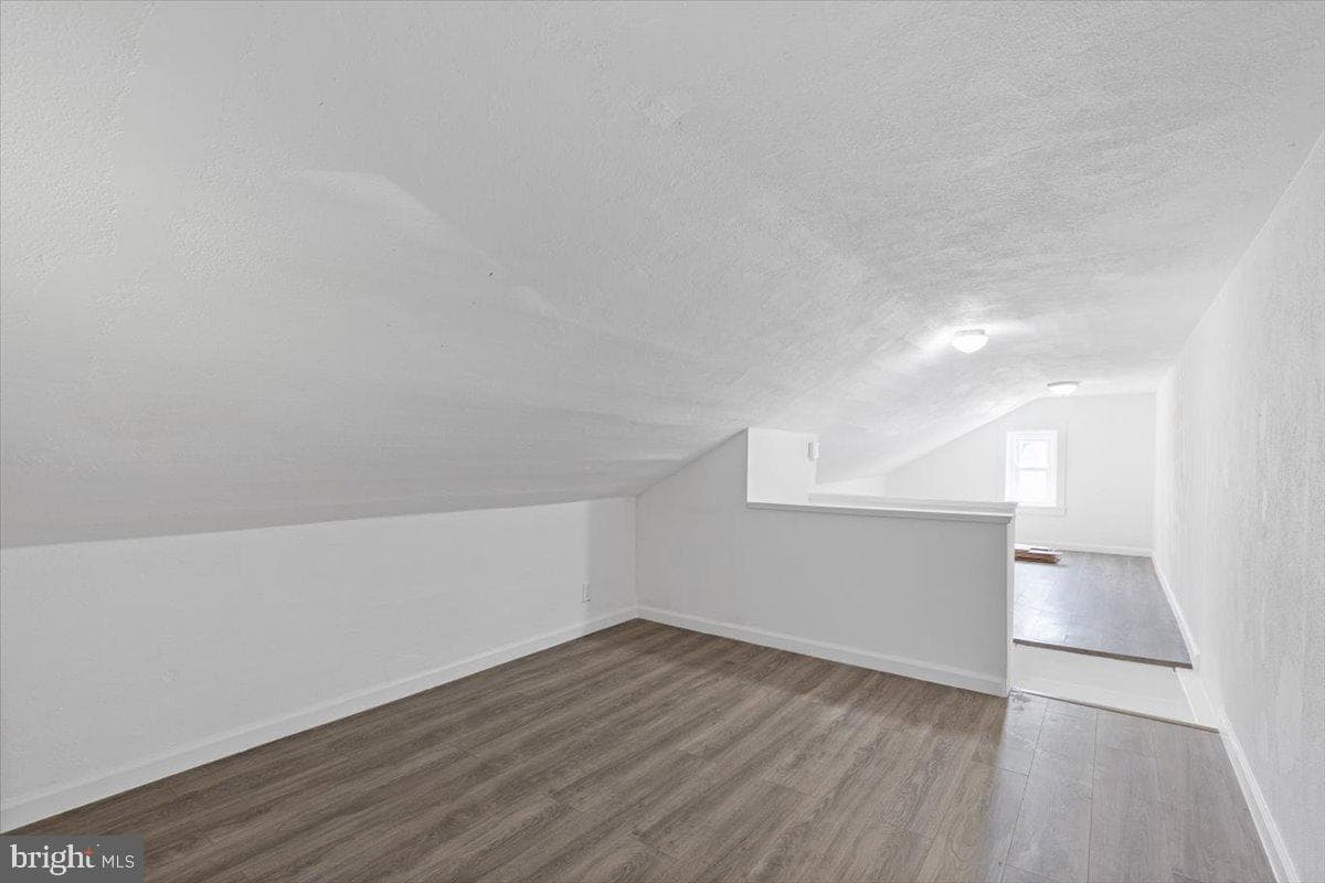 514 E Lancaster Avenue photo 21