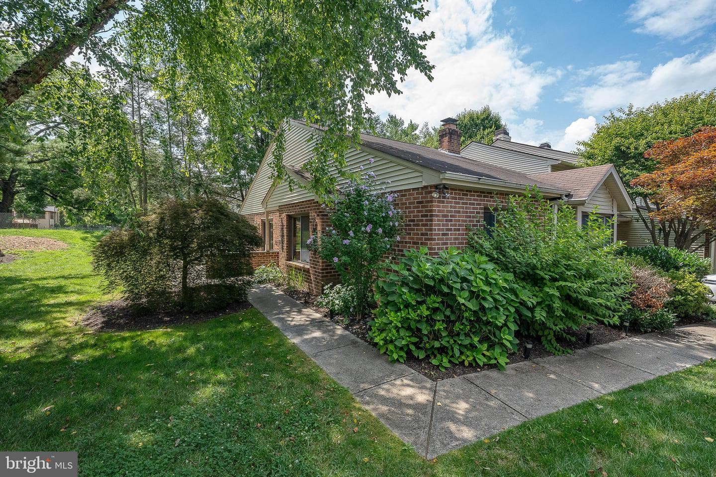 301 Hanover Court photo 4