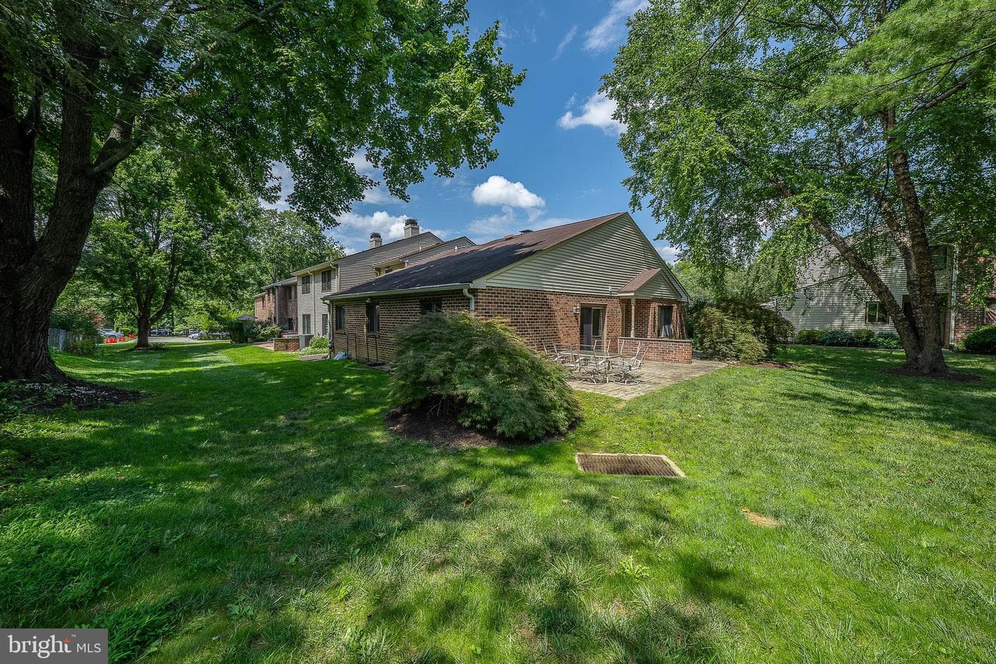 301 Hanover Court photo 9