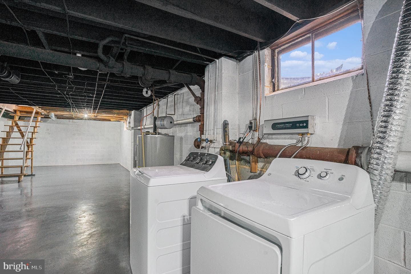 301 E Bridge Street photo 23