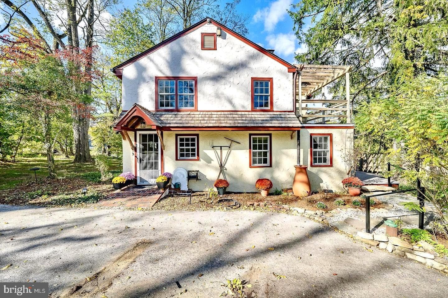 525 Hopewell Road photo 2