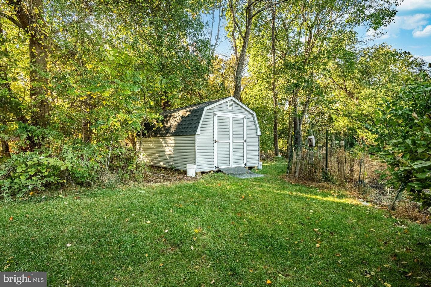 103 Jay Avenue photo 32