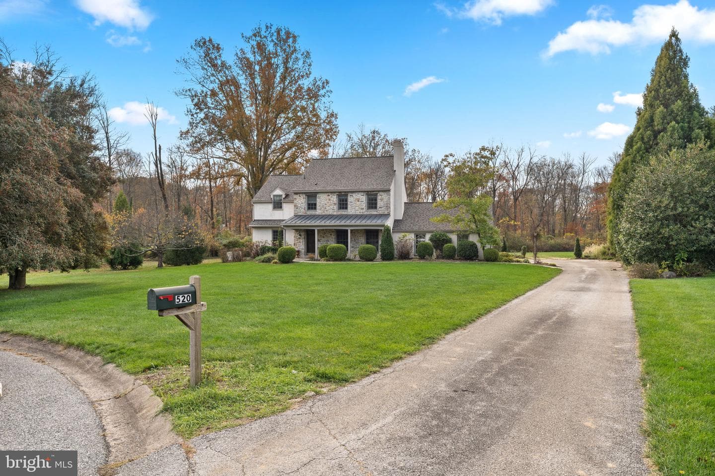 520 Hawthorne Place photo 4