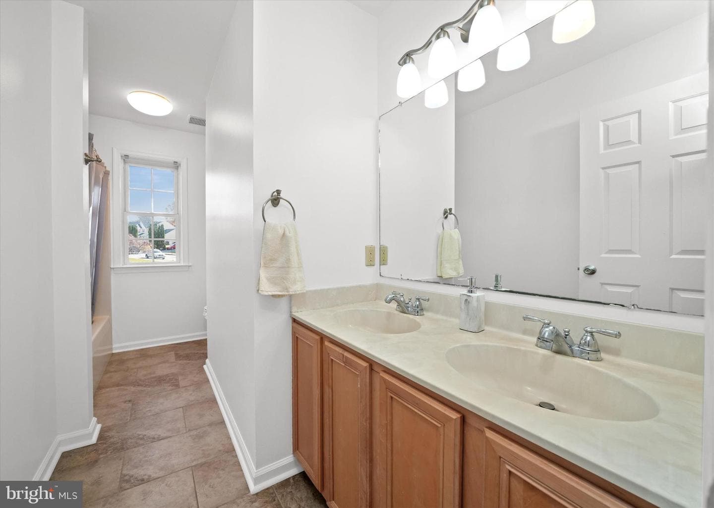 115 W Hillside Drive photo 27