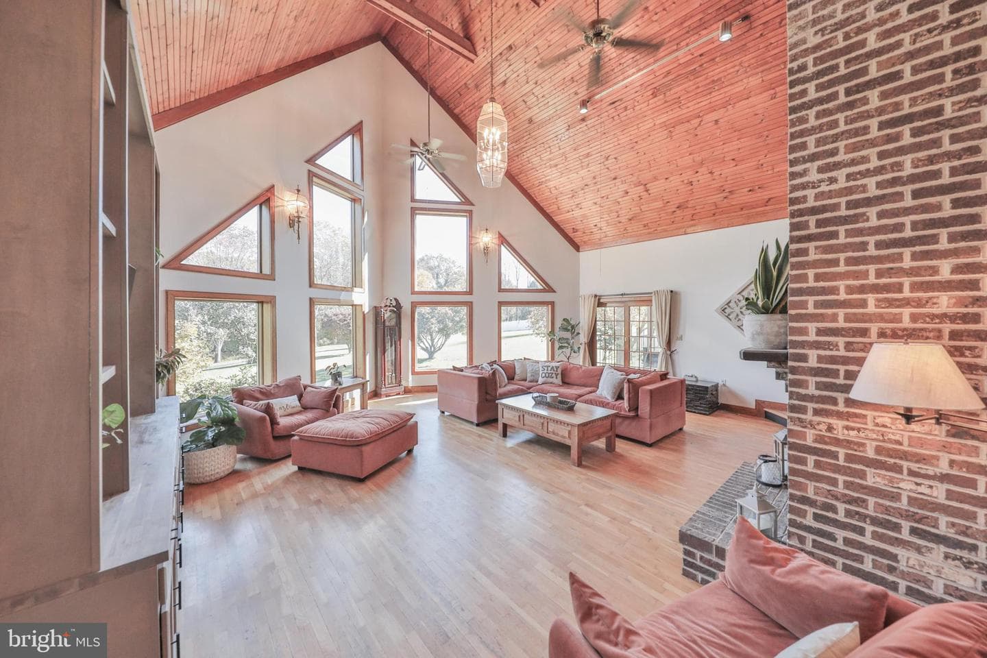 33 Woodland Drive photo 9