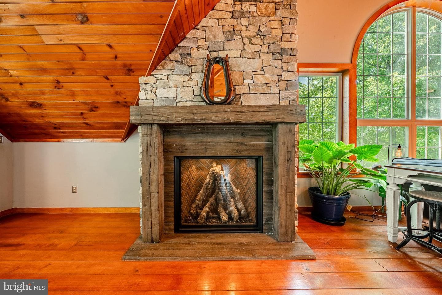 301 High Point Road photo 4