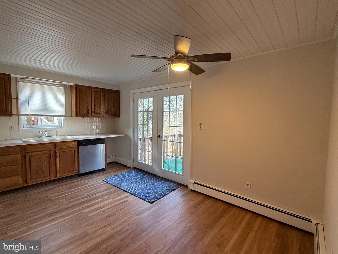 121 E Harmony Road photo 13