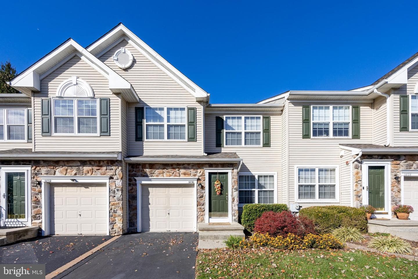 3830 Honey Locust Drive photo 2
