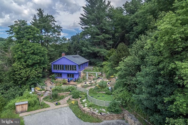 823 Creek Road photo 1