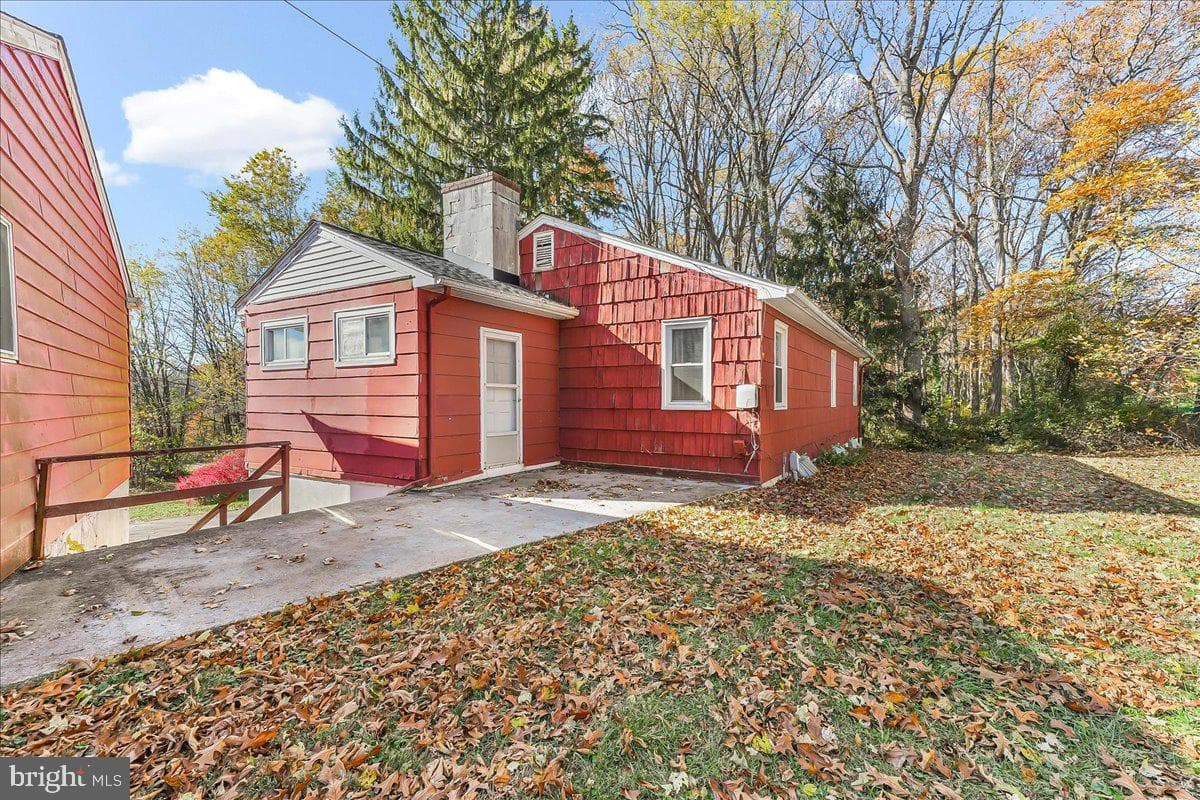350 Saginaw Road photo 26