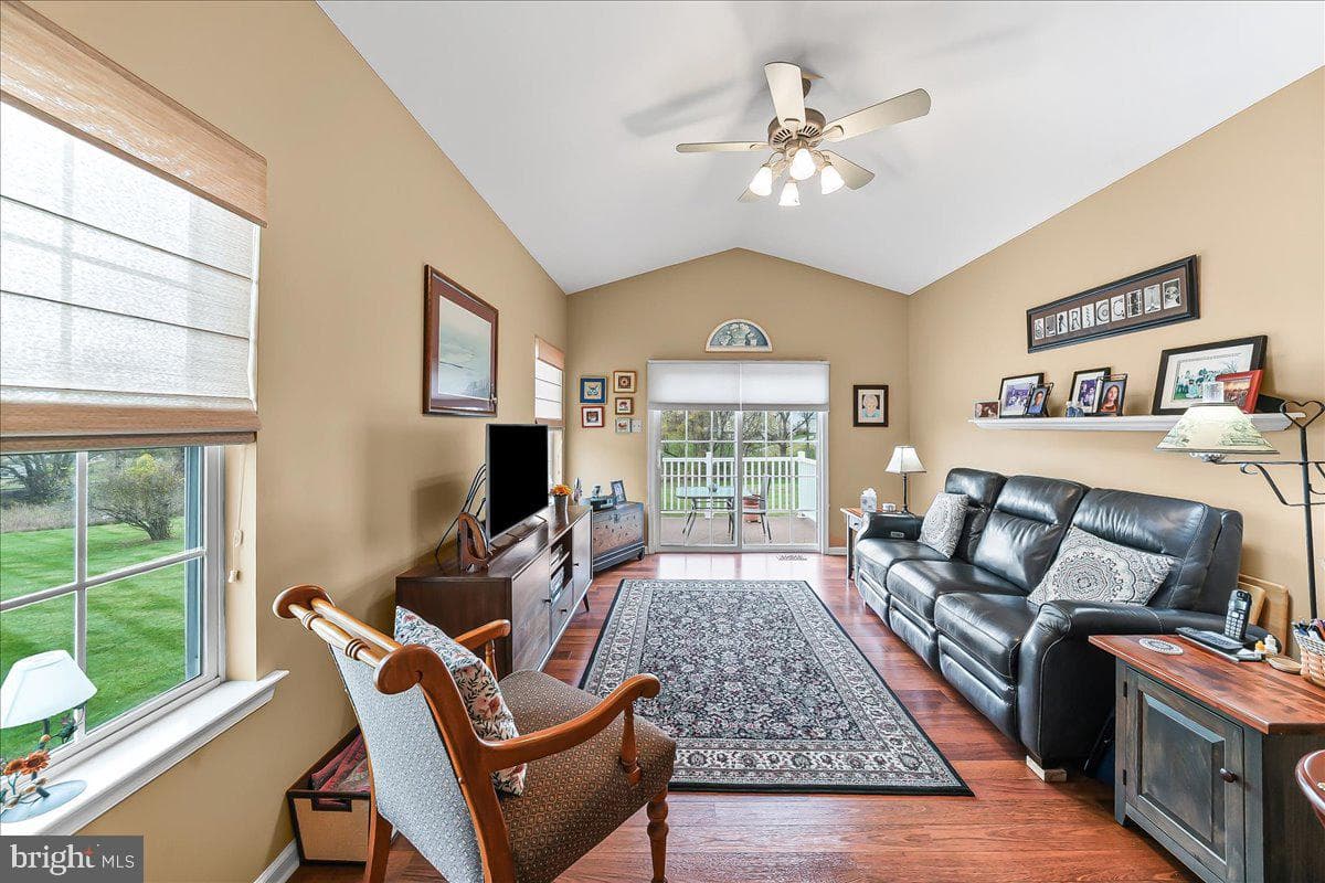 453 E Glenview Drive photo 14