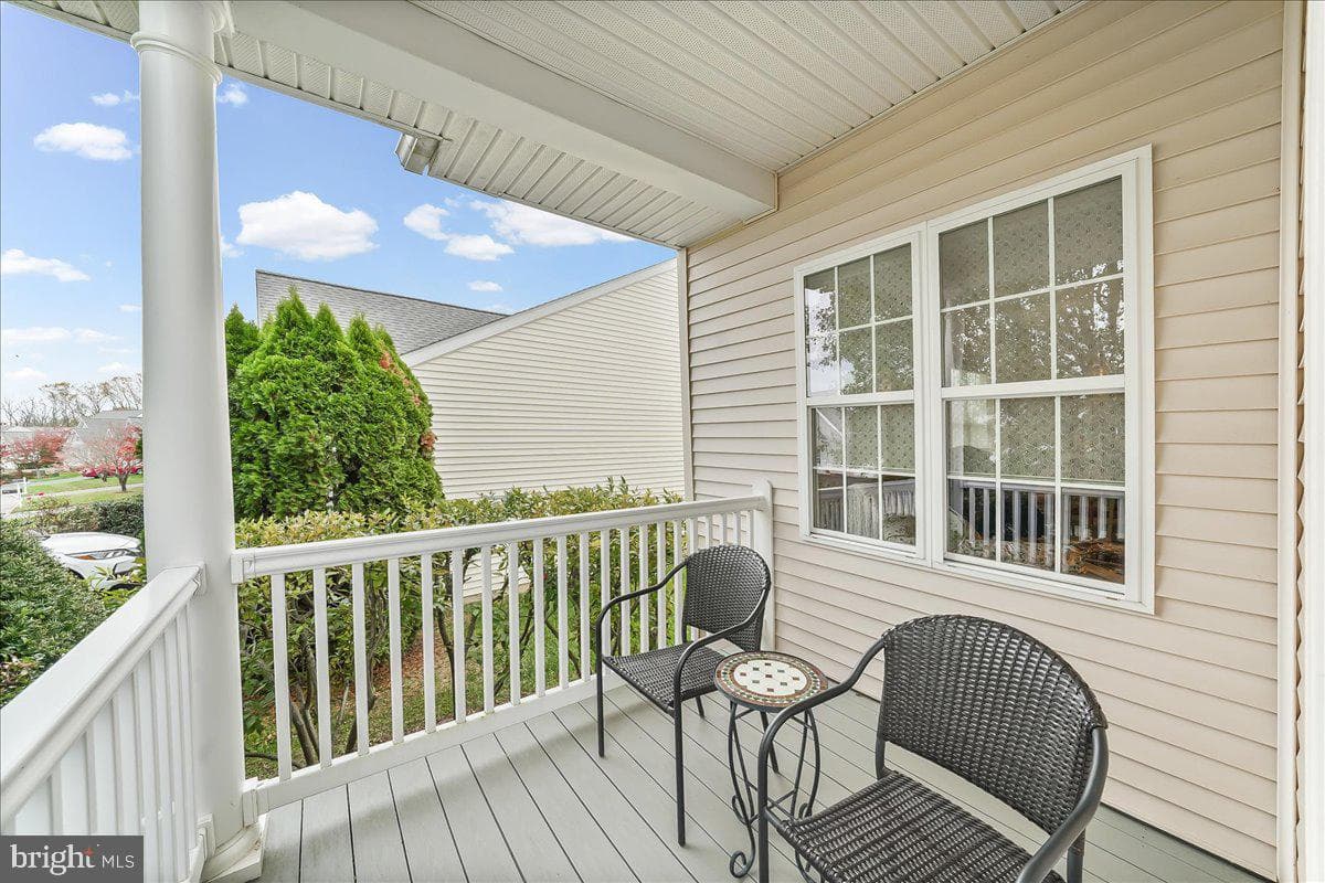 453 E Glenview Drive photo 2