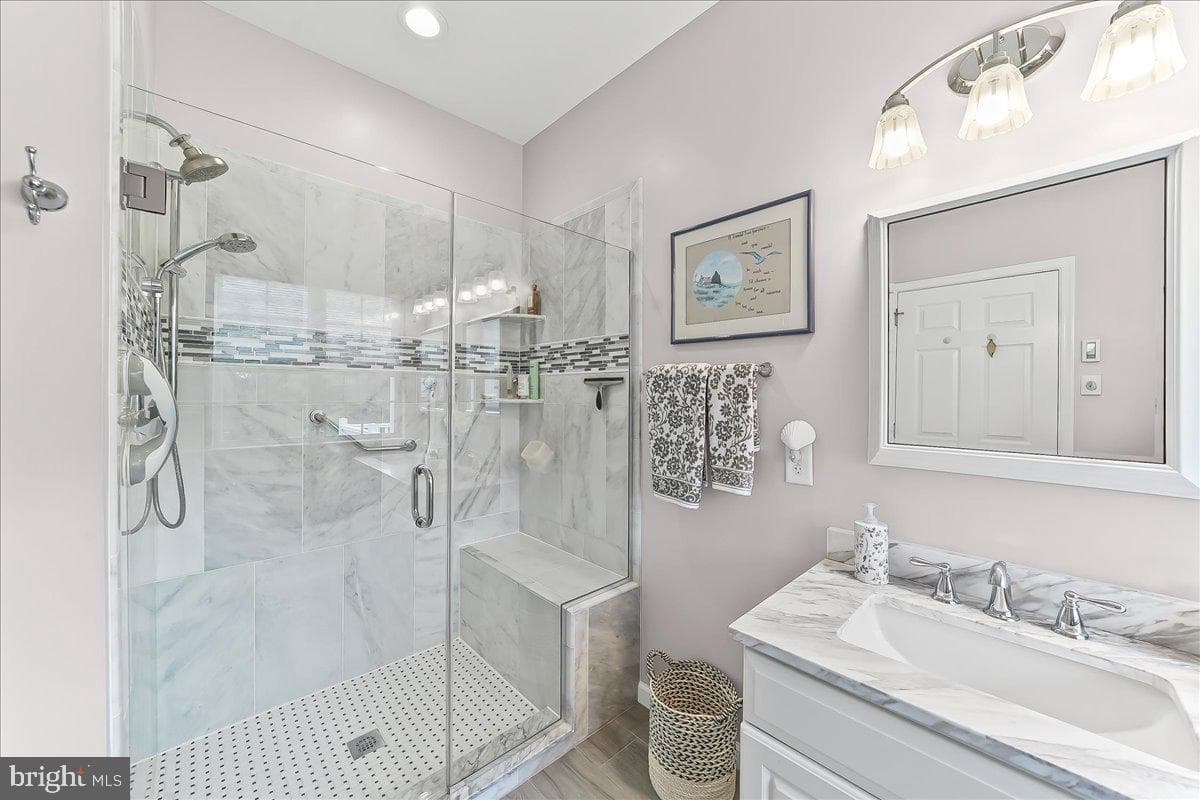453 E Glenview Drive photo 21