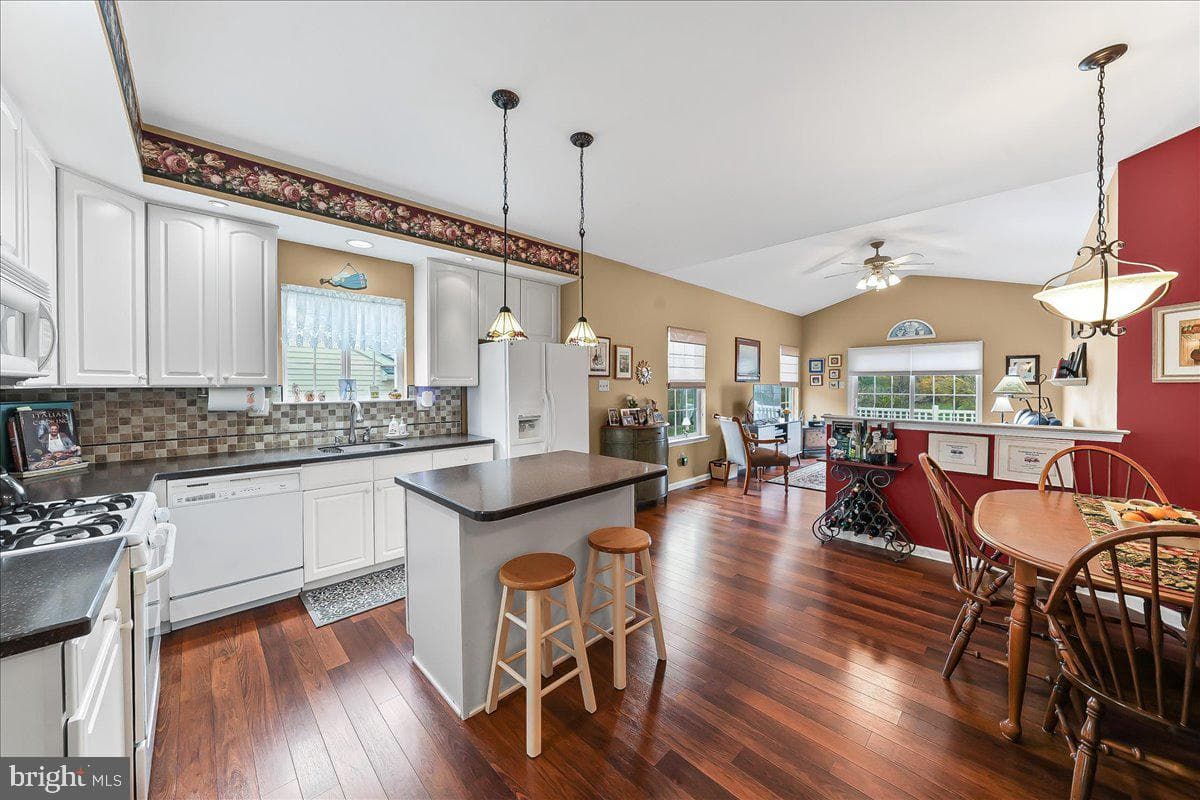 453 E Glenview Drive photo 9