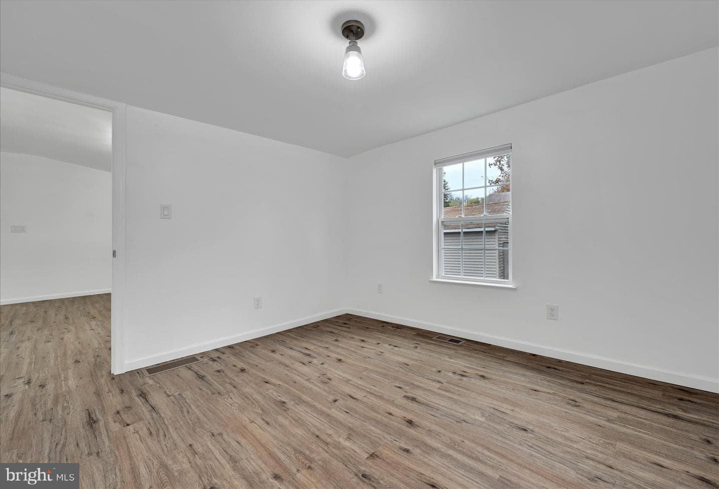 1111 Riverside Drive photo 11