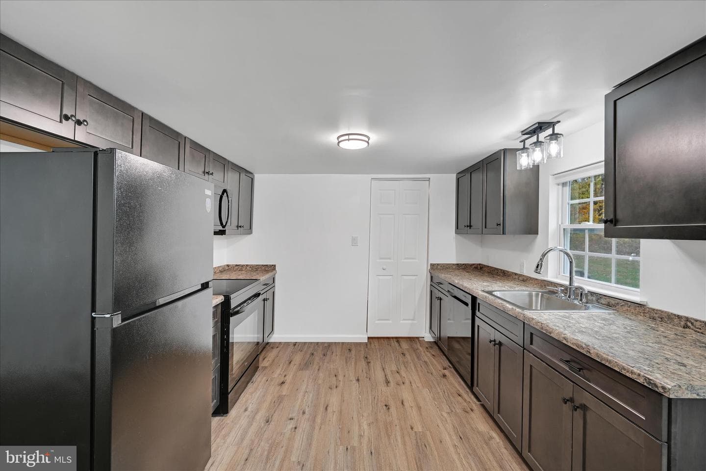 1111 Riverside Drive photo 13