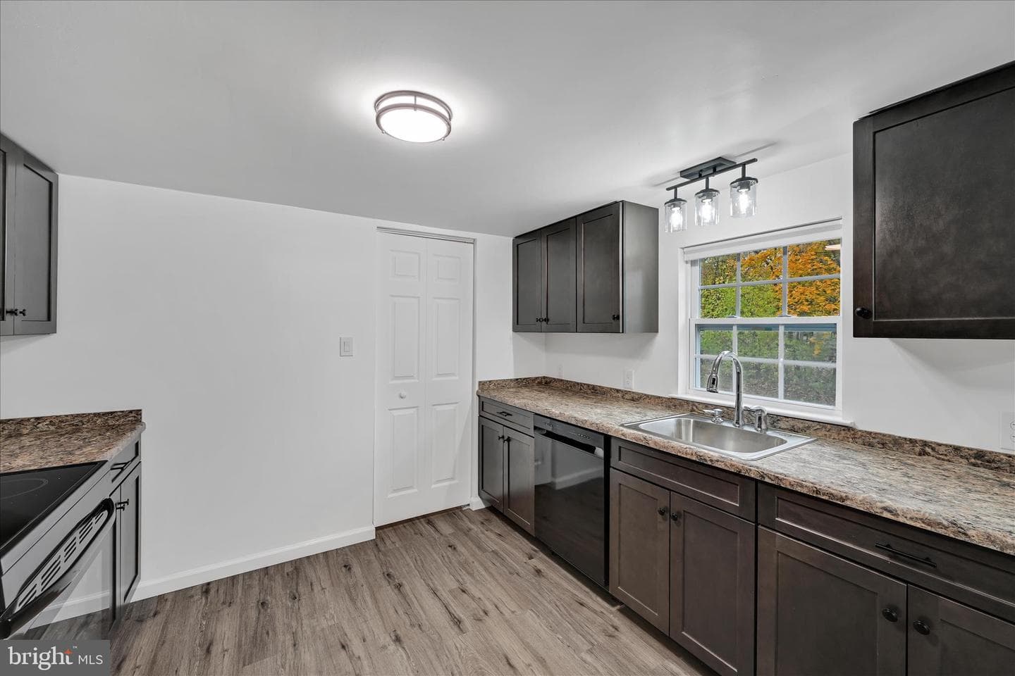1111 Riverside Drive photo 14