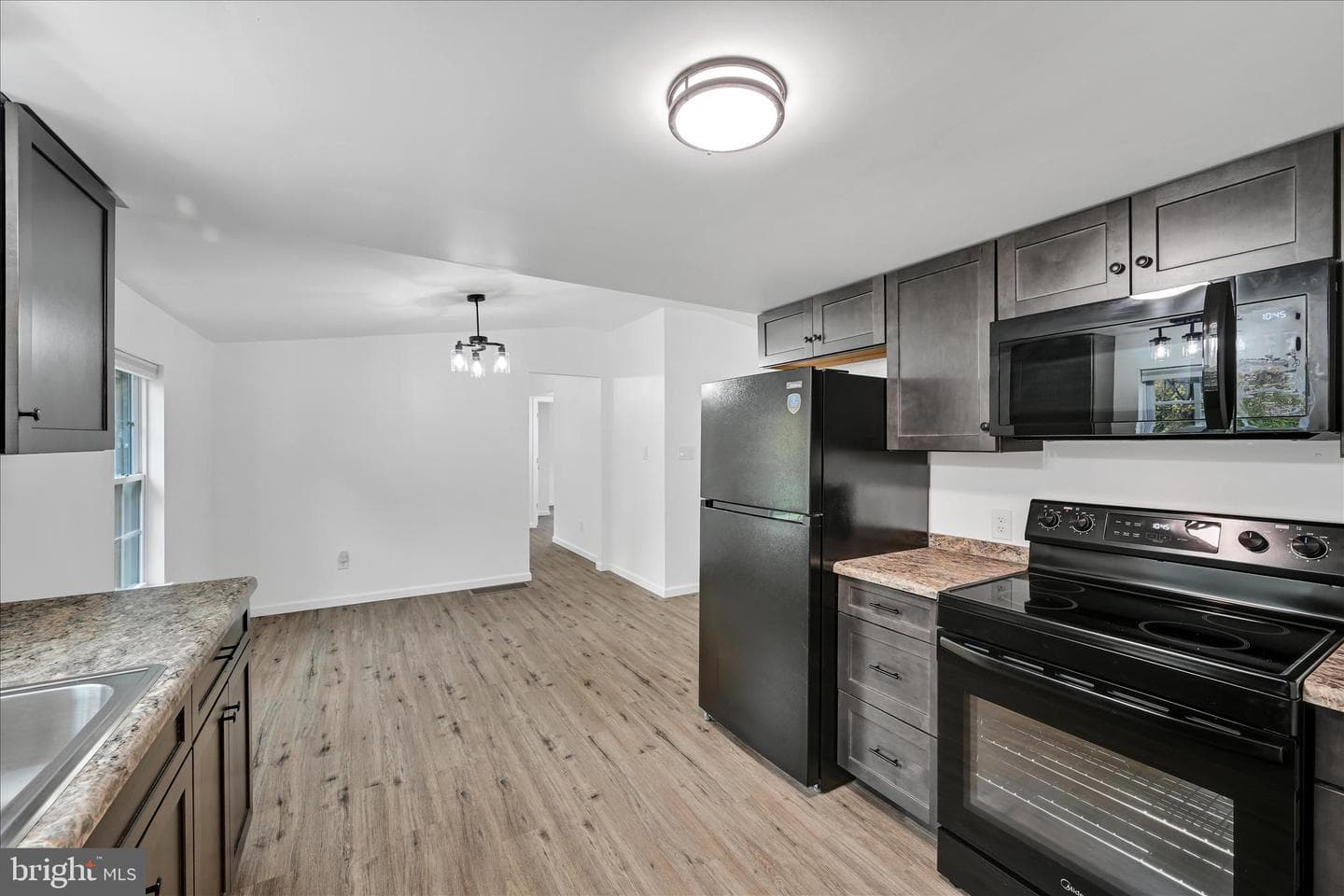 1111 Riverside Drive photo 16