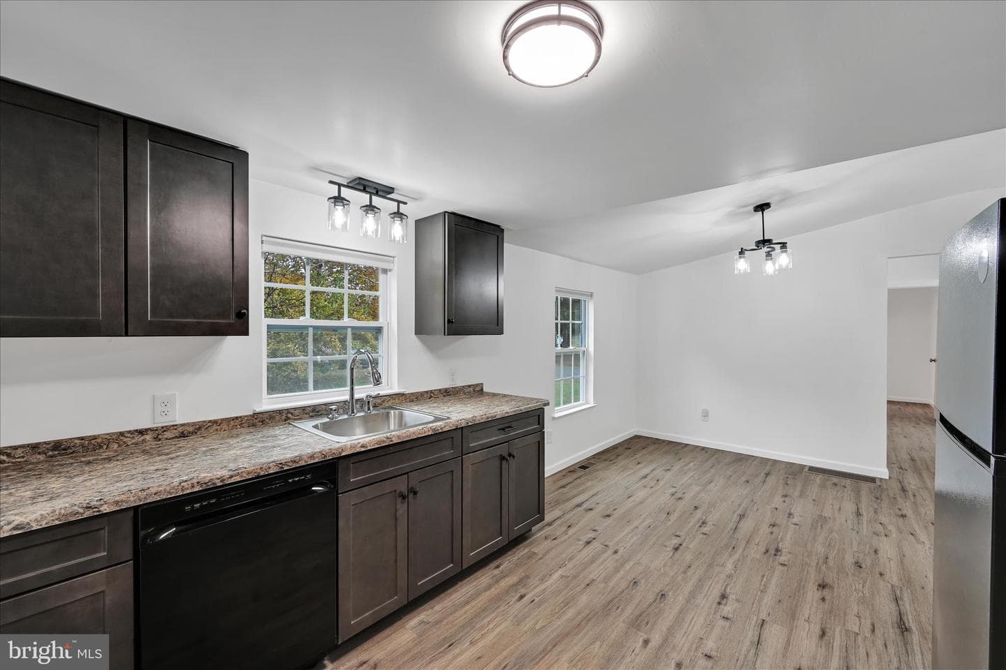 1111 Riverside Drive photo 17