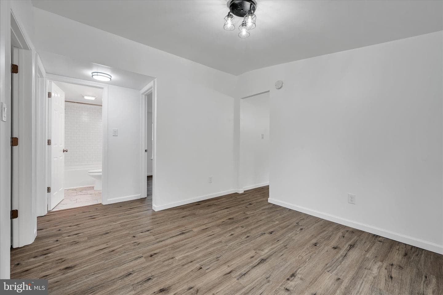 1111 Riverside Drive photo 19