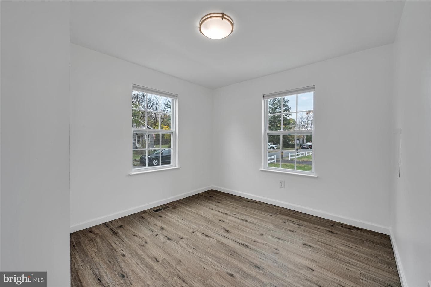 1111 Riverside Drive photo 22