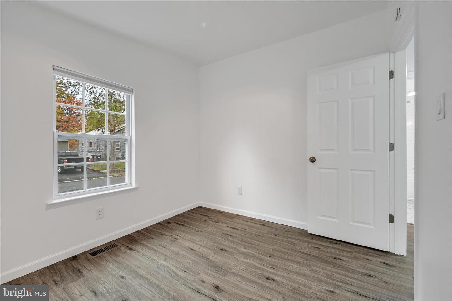 1111 Riverside Drive photo 26