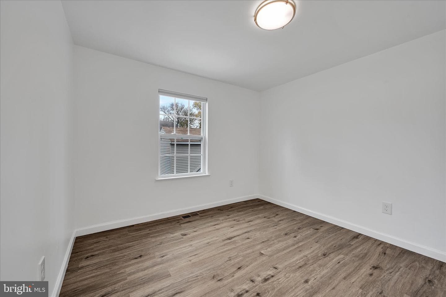 1111 Riverside Drive photo 27
