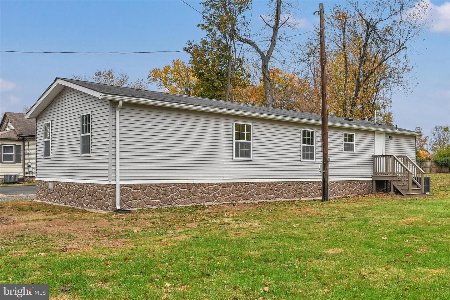 1111 Riverside Drive photo 34