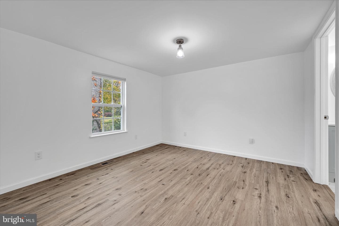 1111 Riverside Drive photo 9