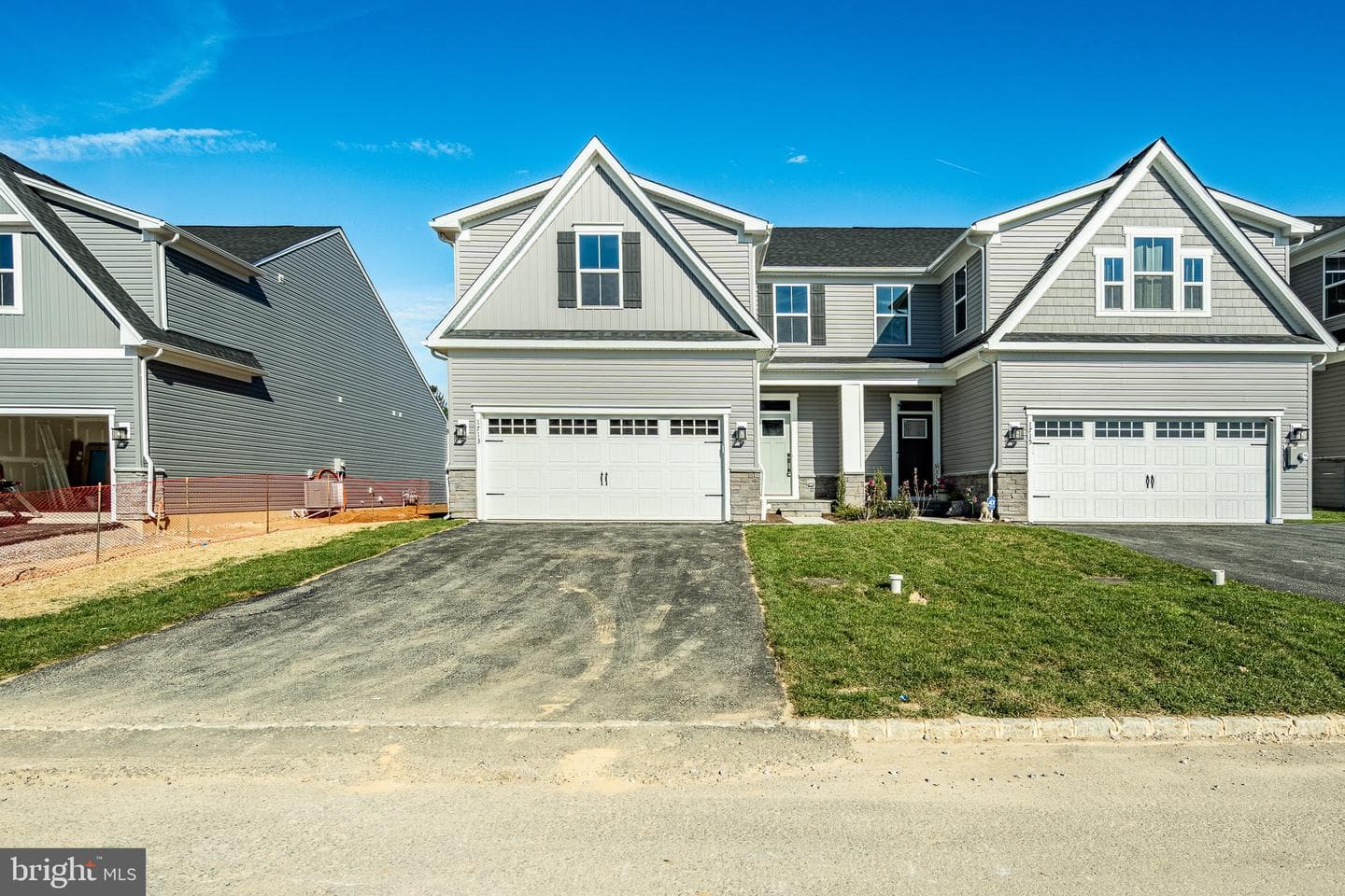 1713 Hydrangea Way photo 1