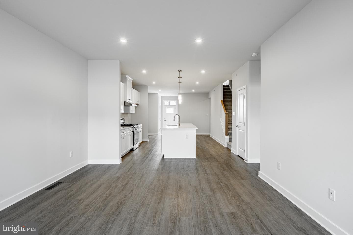 1713 Hydrangea Way photo 11