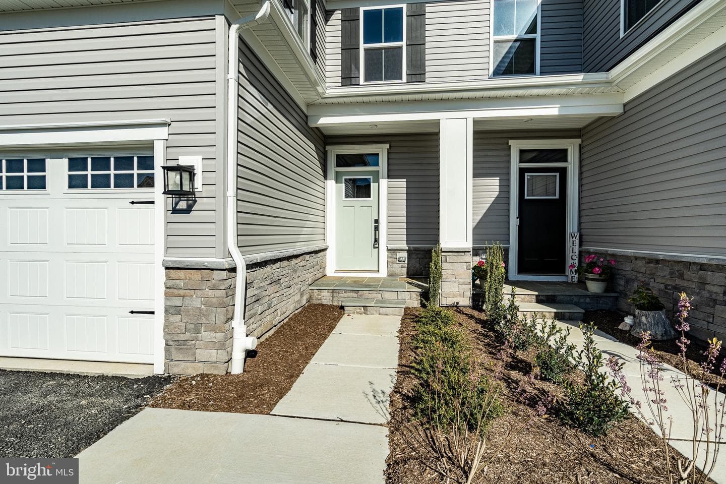 1713 Hydrangea Way photo 2