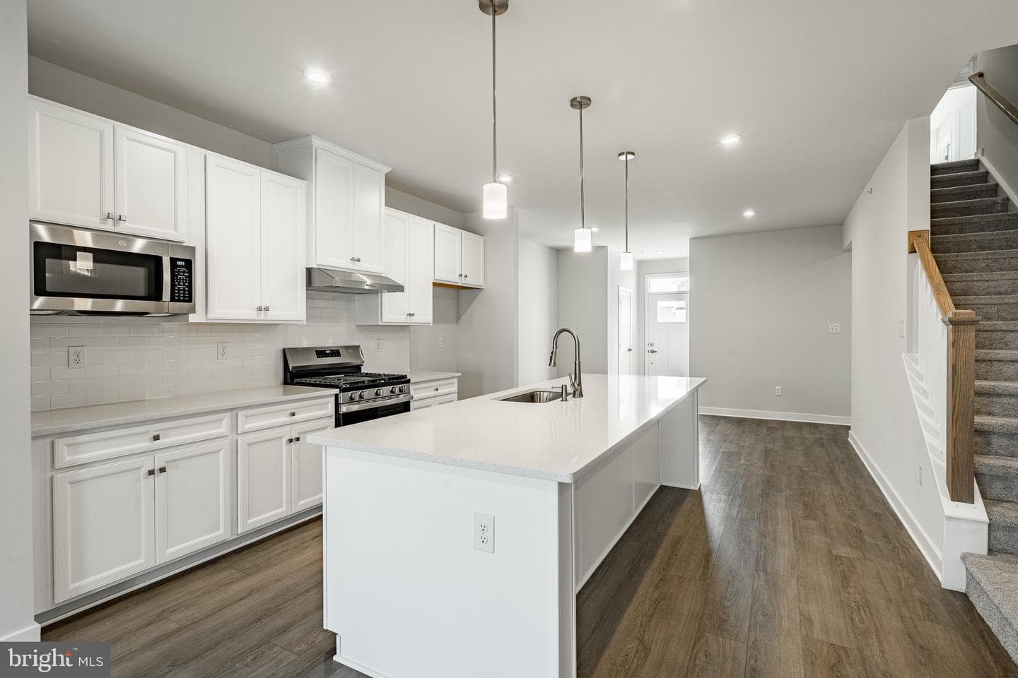 1713 Hydrangea Way photo 4