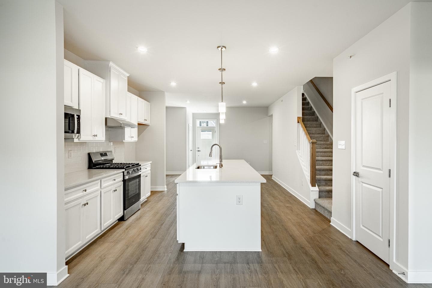1713 Hydrangea Way photo 6