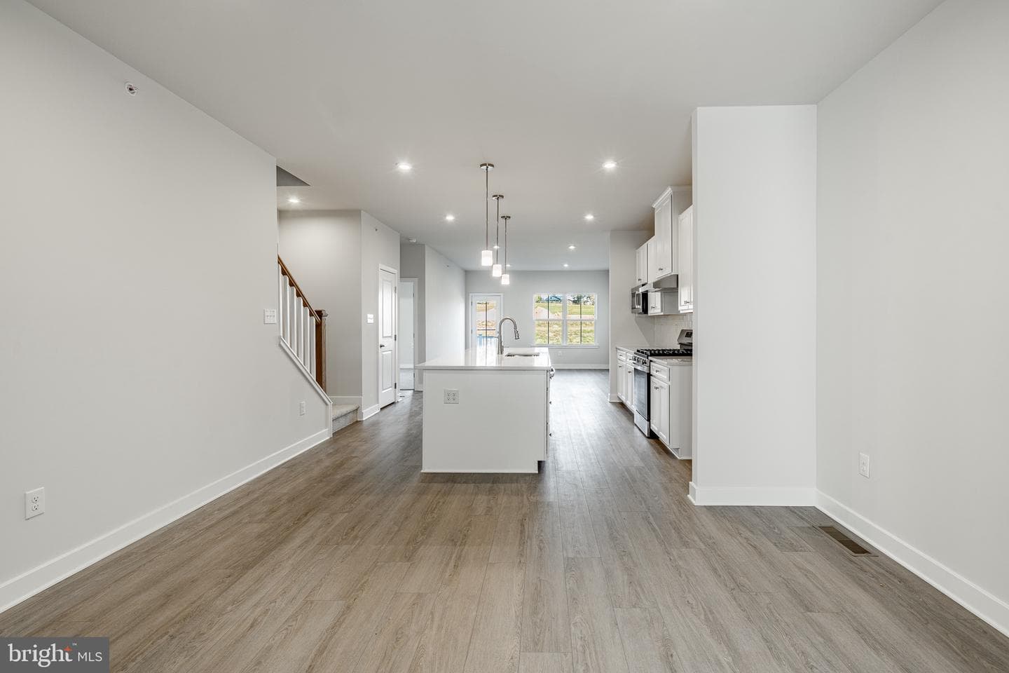 1713 Hydrangea Way photo 8