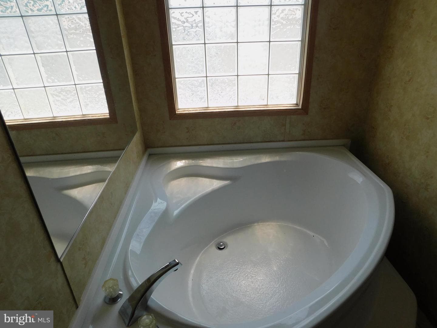 211 Michael Road photo 2