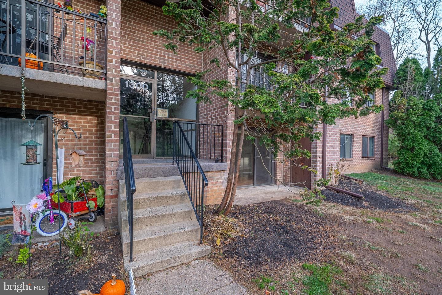 1307 Valley Drive #1307 photo 2