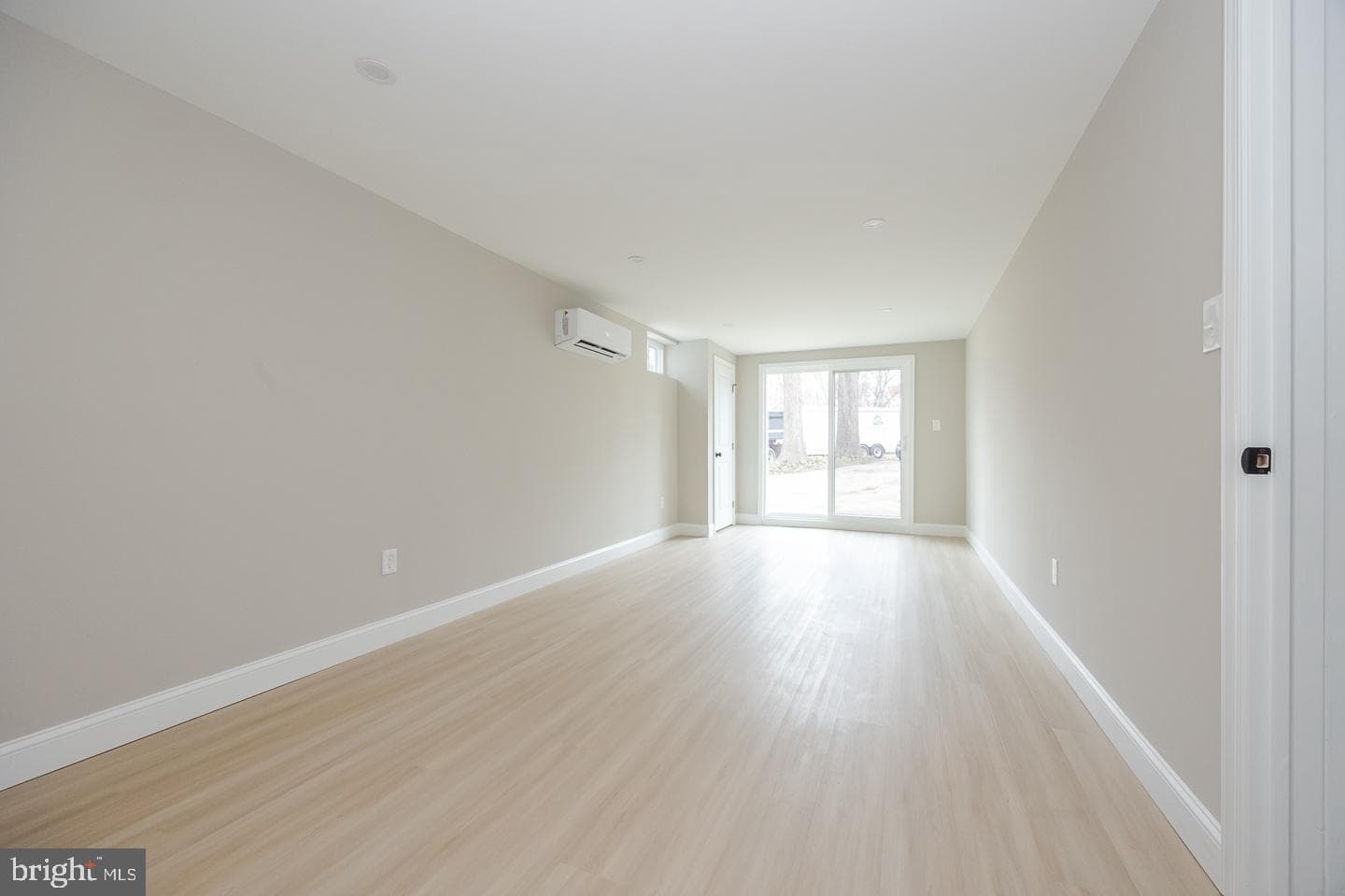 1050 Wayne Avenue photo 16