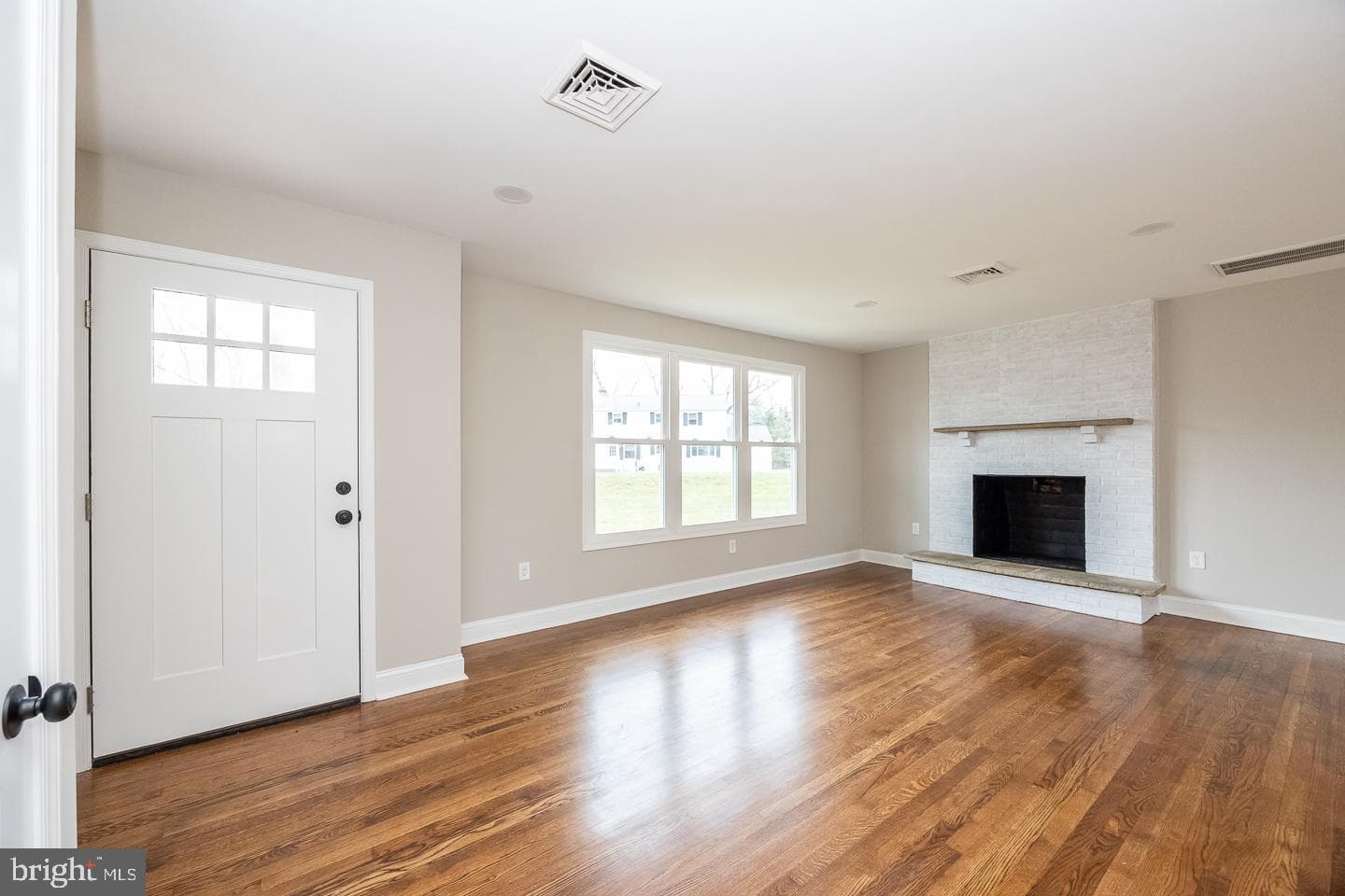 1050 Wayne Avenue photo 2