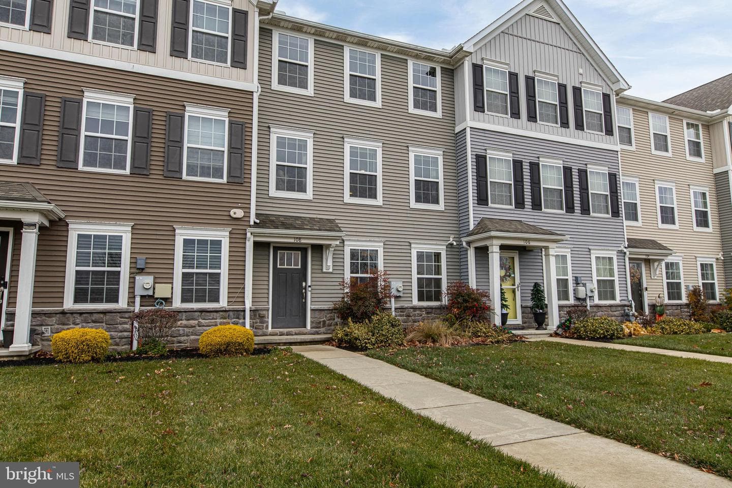 108 N Harner Boulevard photo 3