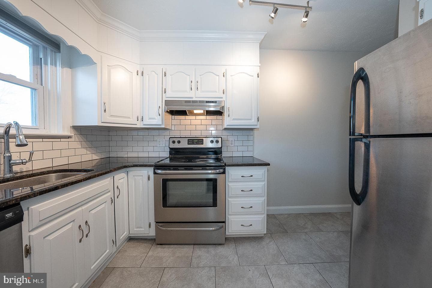 339 William Street photo 17