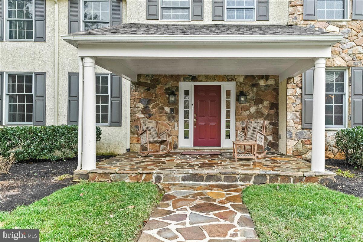 904 Roundelay Lane photo 2