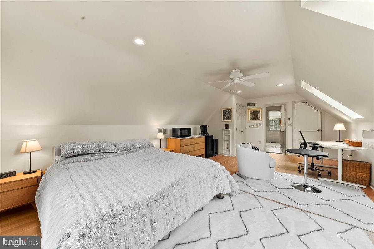 904 Roundelay Lane photo 35