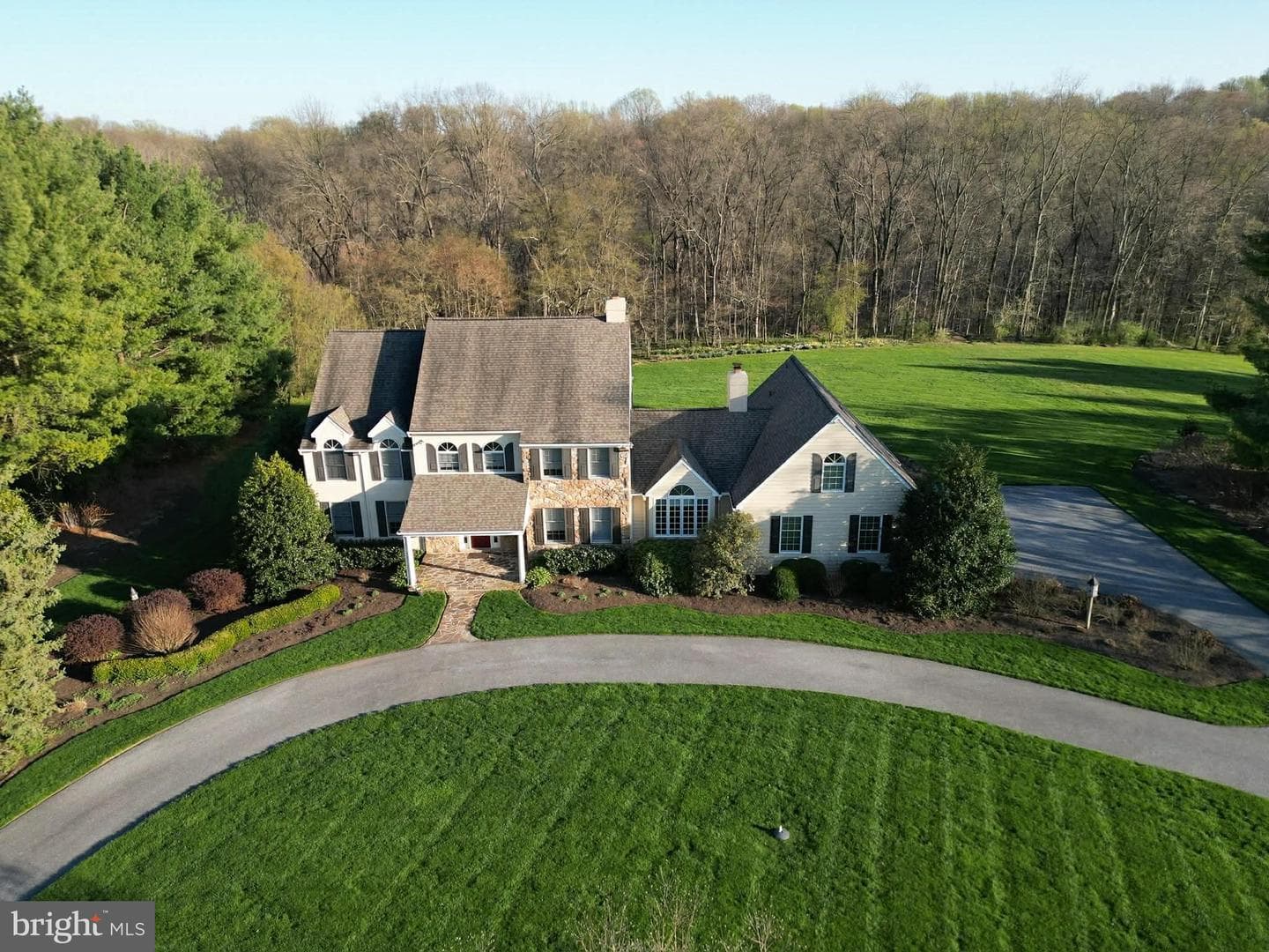 904 Roundelay Lane photo 4