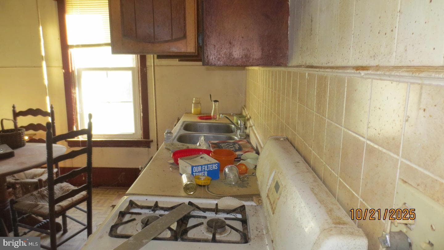 115 S Guernsey Road photo 18