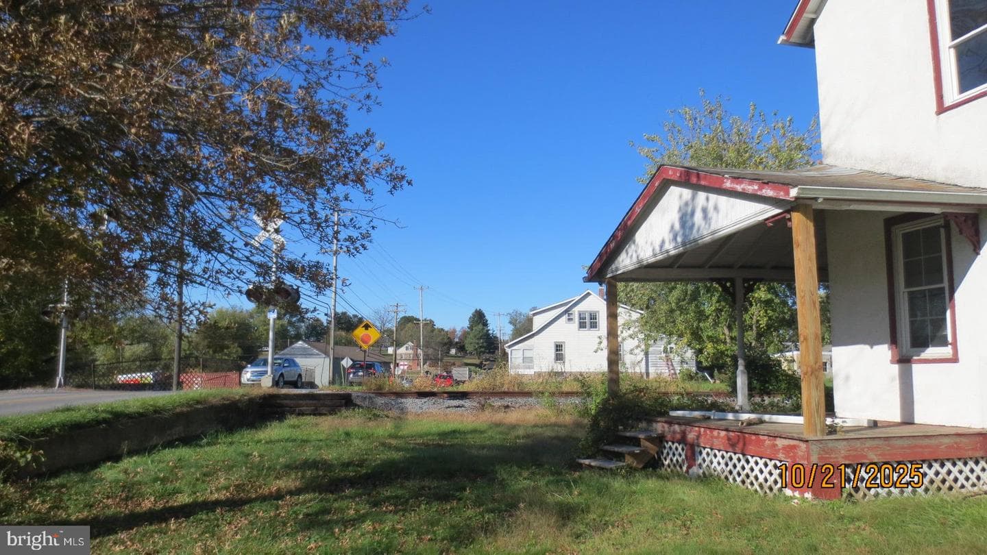 115 S Guernsey Road photo 4