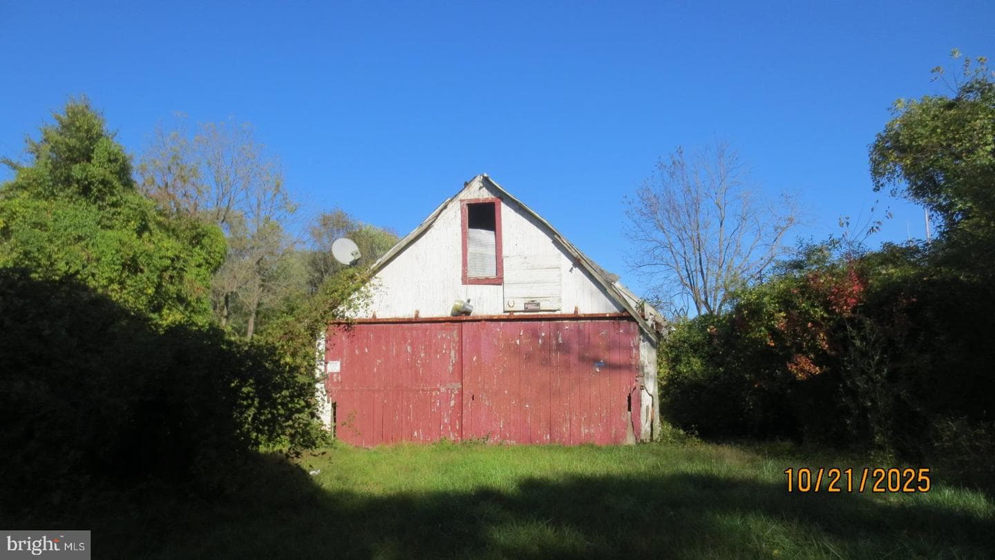 115 S Guernsey Road photo 9