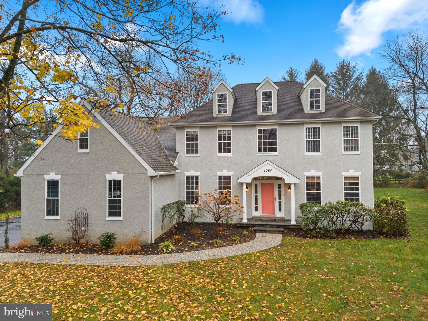 1054 W King Road photo 1