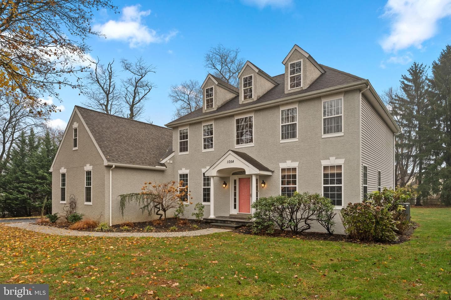 1054 W King Road photo 4